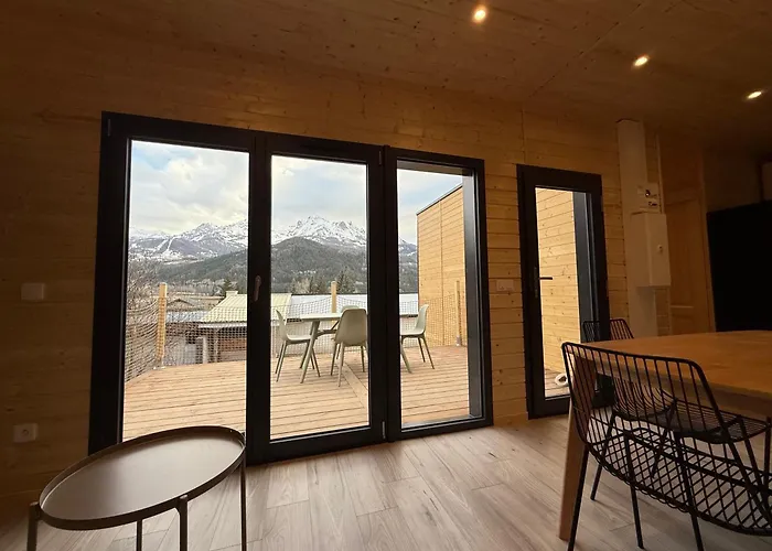 Petit Neuf Avec Jardin - La Montagne Sud Chalet