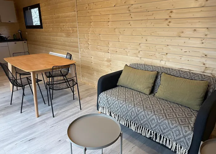 Petit Neuf Avec Jardin - La Montagne Sud *